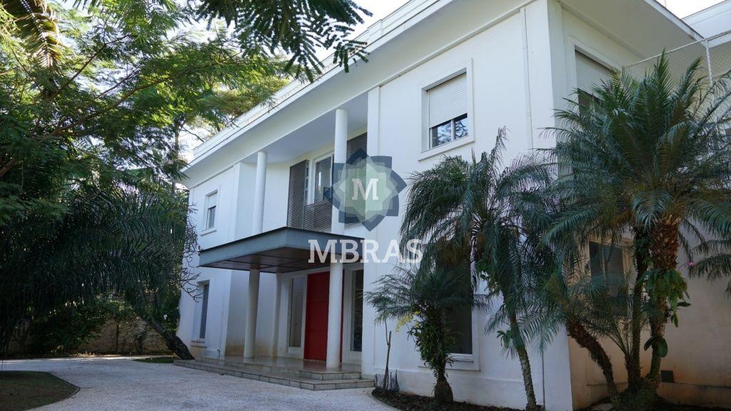Casa imponente no Jardim América