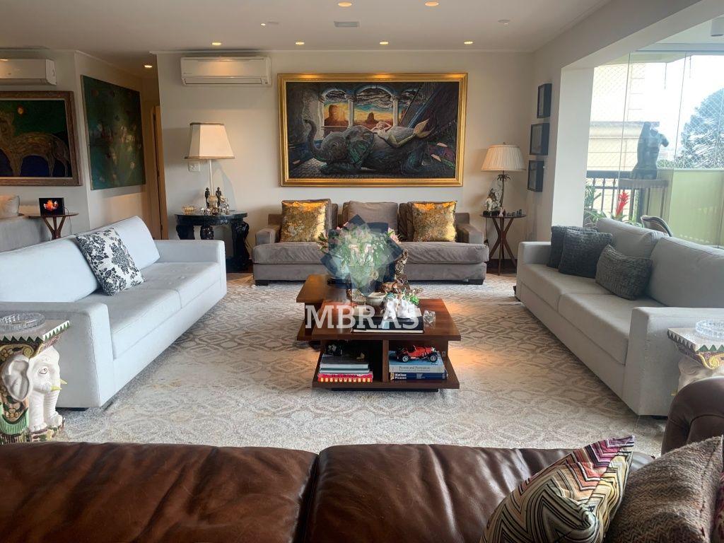 MARAVILHOSO APARTAMENTO NO MELHOR ESTILO NEOCLÁSSICO