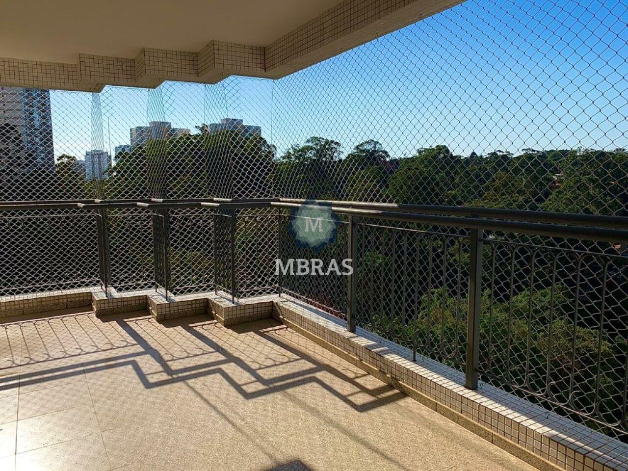 Espaçoso apartamento em condomínio fechado com excelente localização na Zona Sul.