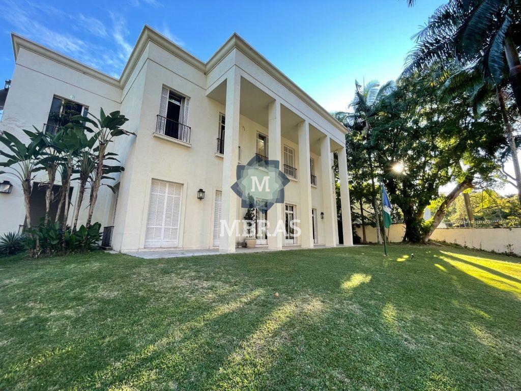 Maravilhosa residência neoclássica no maior terreno disponível no Jardim América.