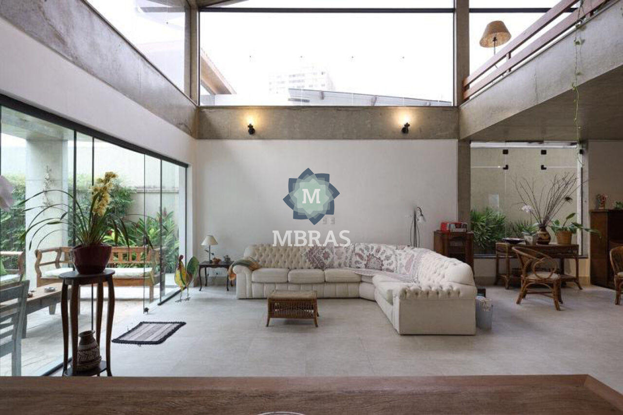 Linda Casa  com Piscina no Alto de Pinheiros