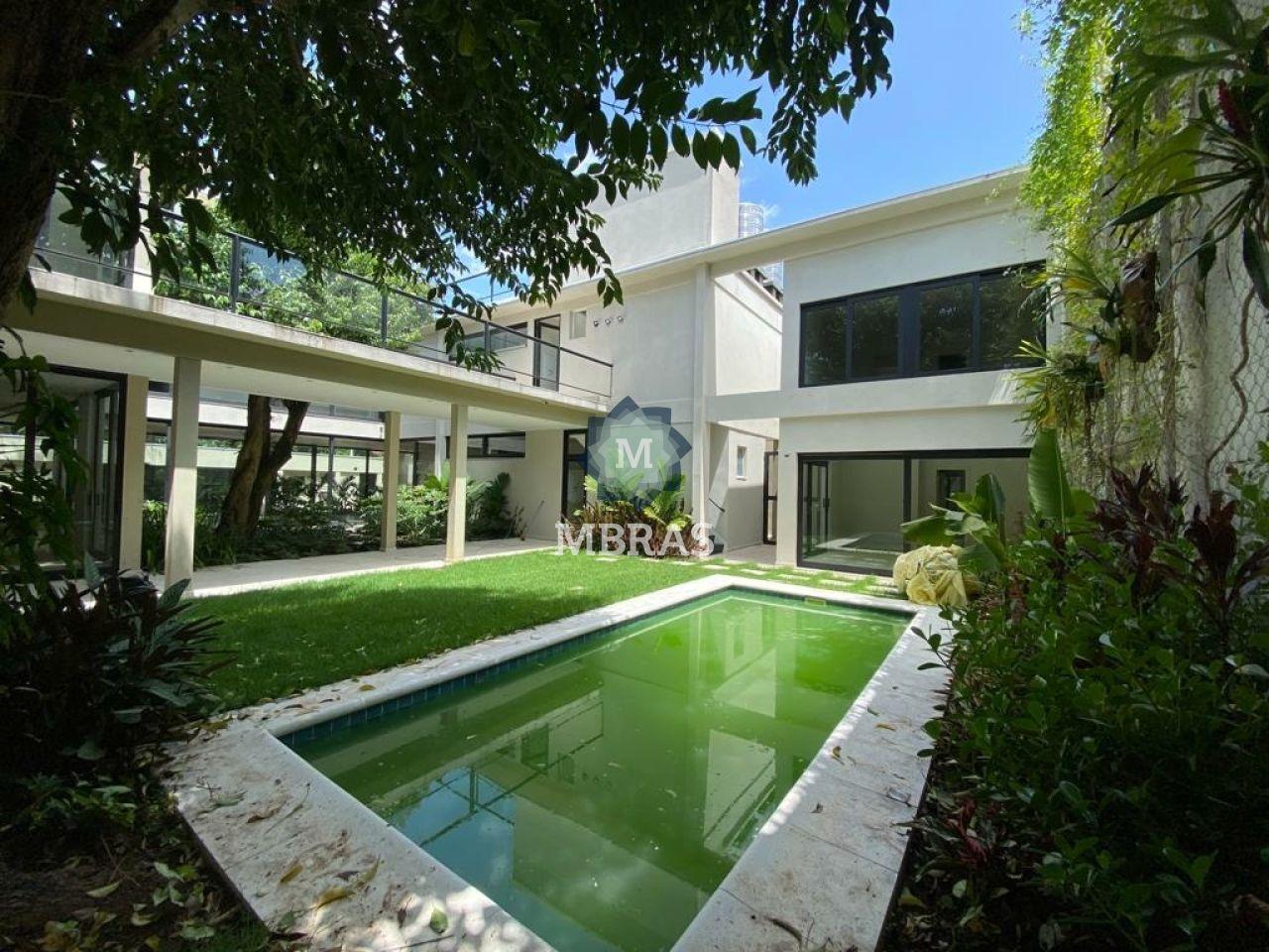 Linda Casa Nova,  no Jardim Paulistano em São Paulo.