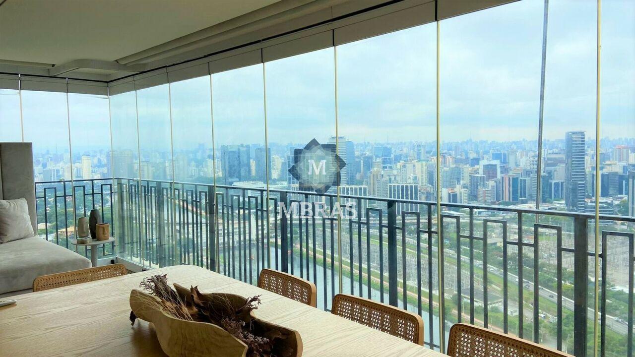 Maravilhoso apartamento com 236m², vista privilegiada da cidade em condomínio de altíssimo padrão