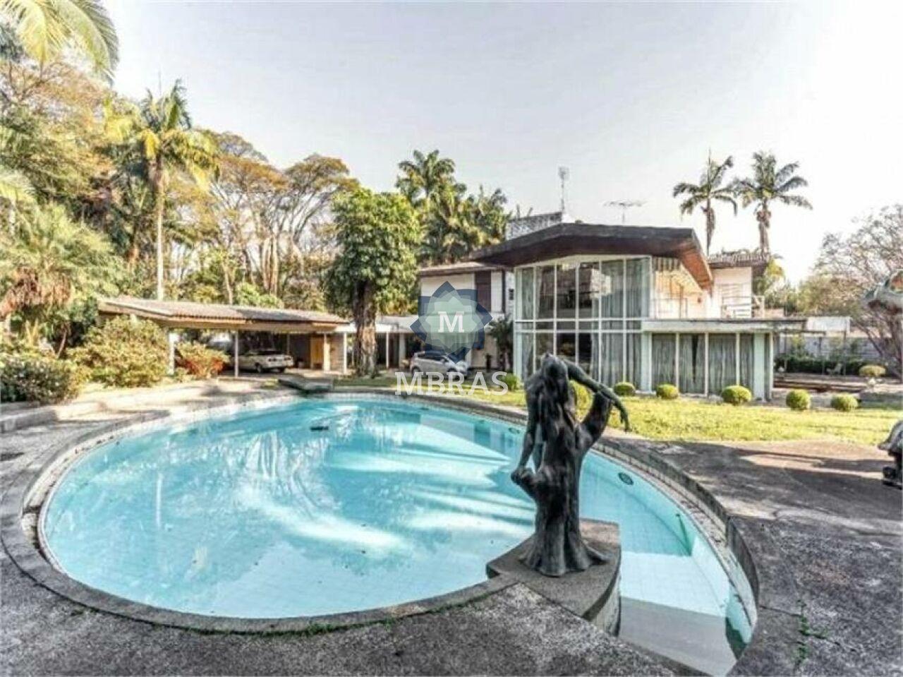 Casa com 985m² de área privativa em terreno maravilhoso de 3282m², na melhor região do Jardim Europa
