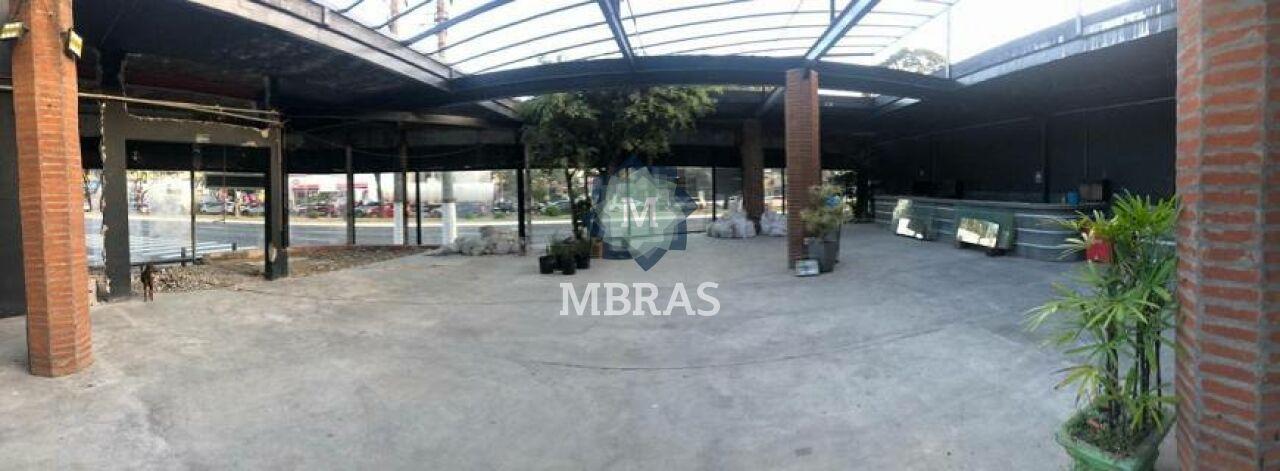 Loja com 1311m² de terreno e 1500m² de Área Construída em Moema (esquina com Av. Bandeirantes)