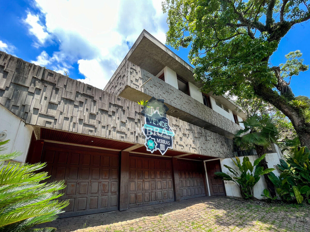 Casa cinematográfica com 960m² no Jardim Panorama