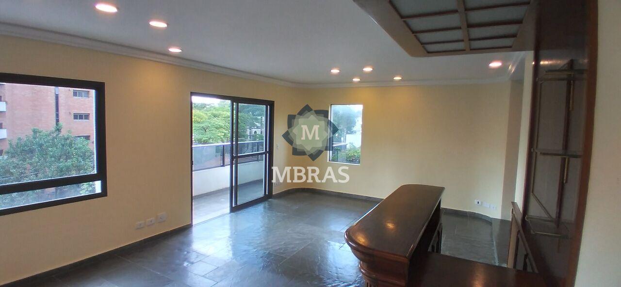 Majestoso e clássico apartamento com excelente localização em Moema.