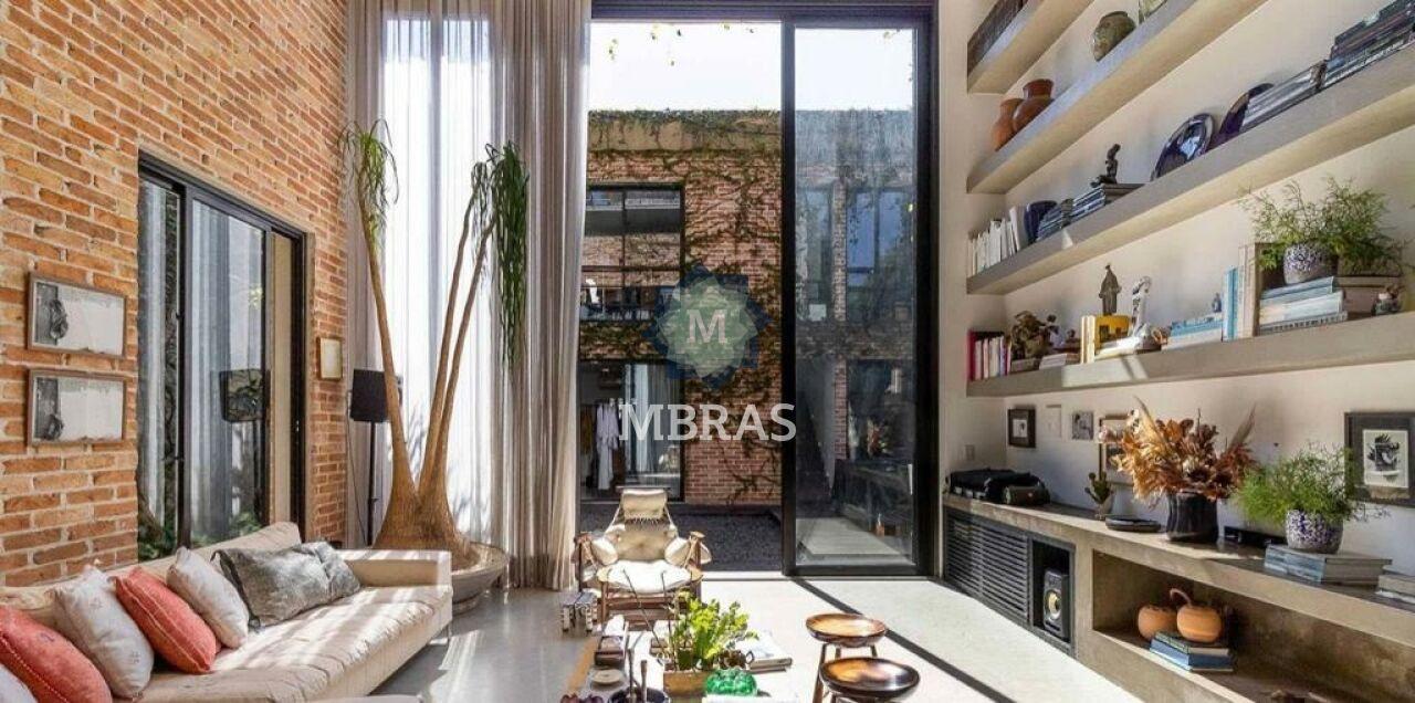 Incrível casa no melhor do Jardim Paulistano com publicação em revista especializada.