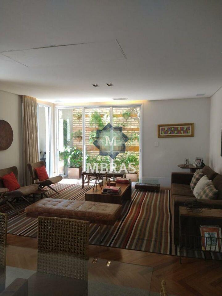 Linda Casa de Condomínio em Moema