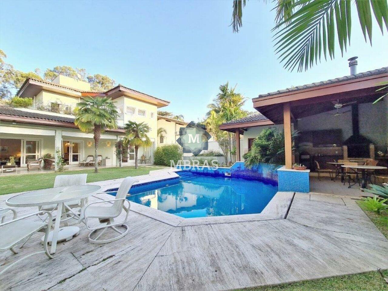 CASA DE ALTO PADRÃO | 4 SUÍTES | 10 VAGAS