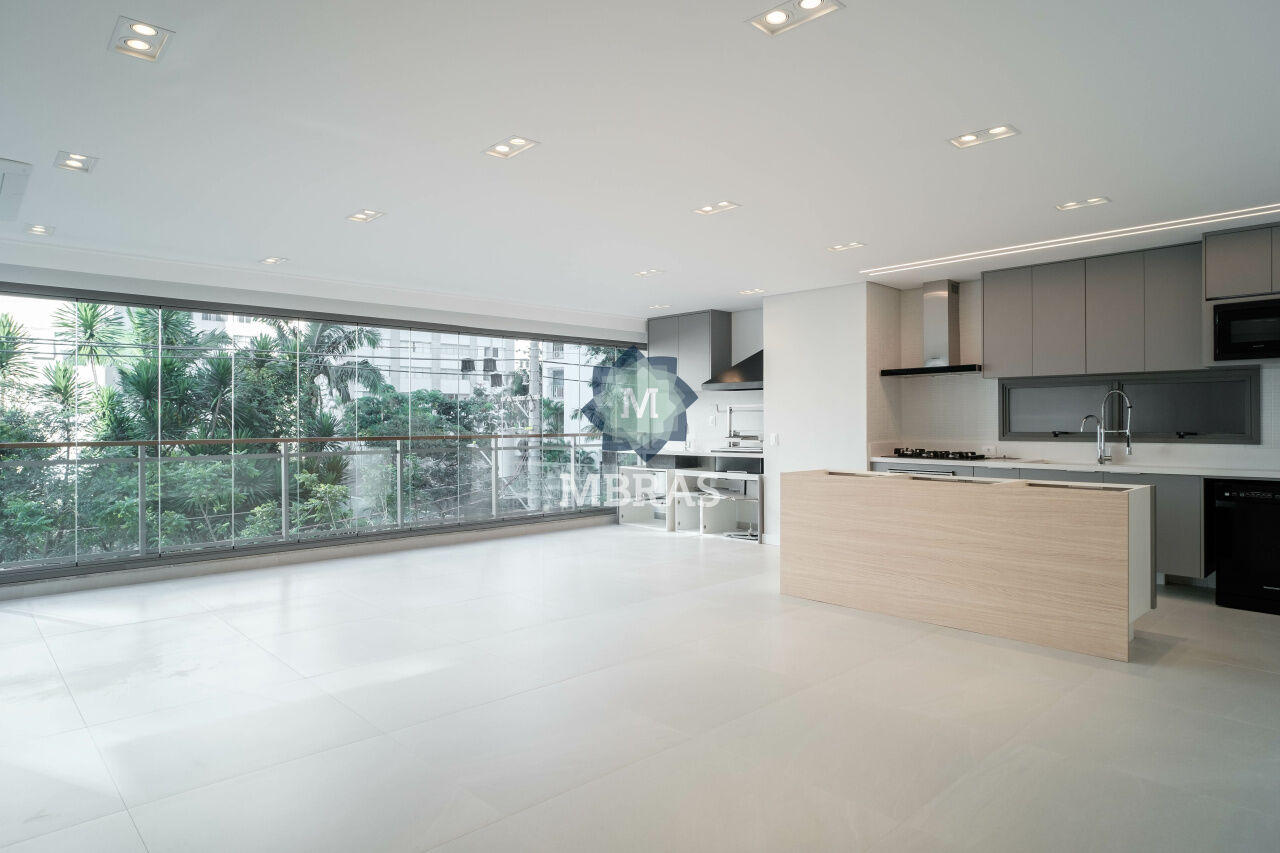 Apartamento recém reformado em Moema | 157m²
