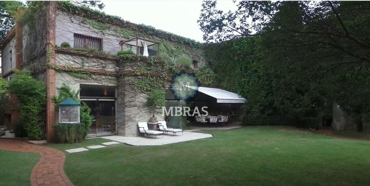 Casa contemporânea em região nobre do Jardim América.