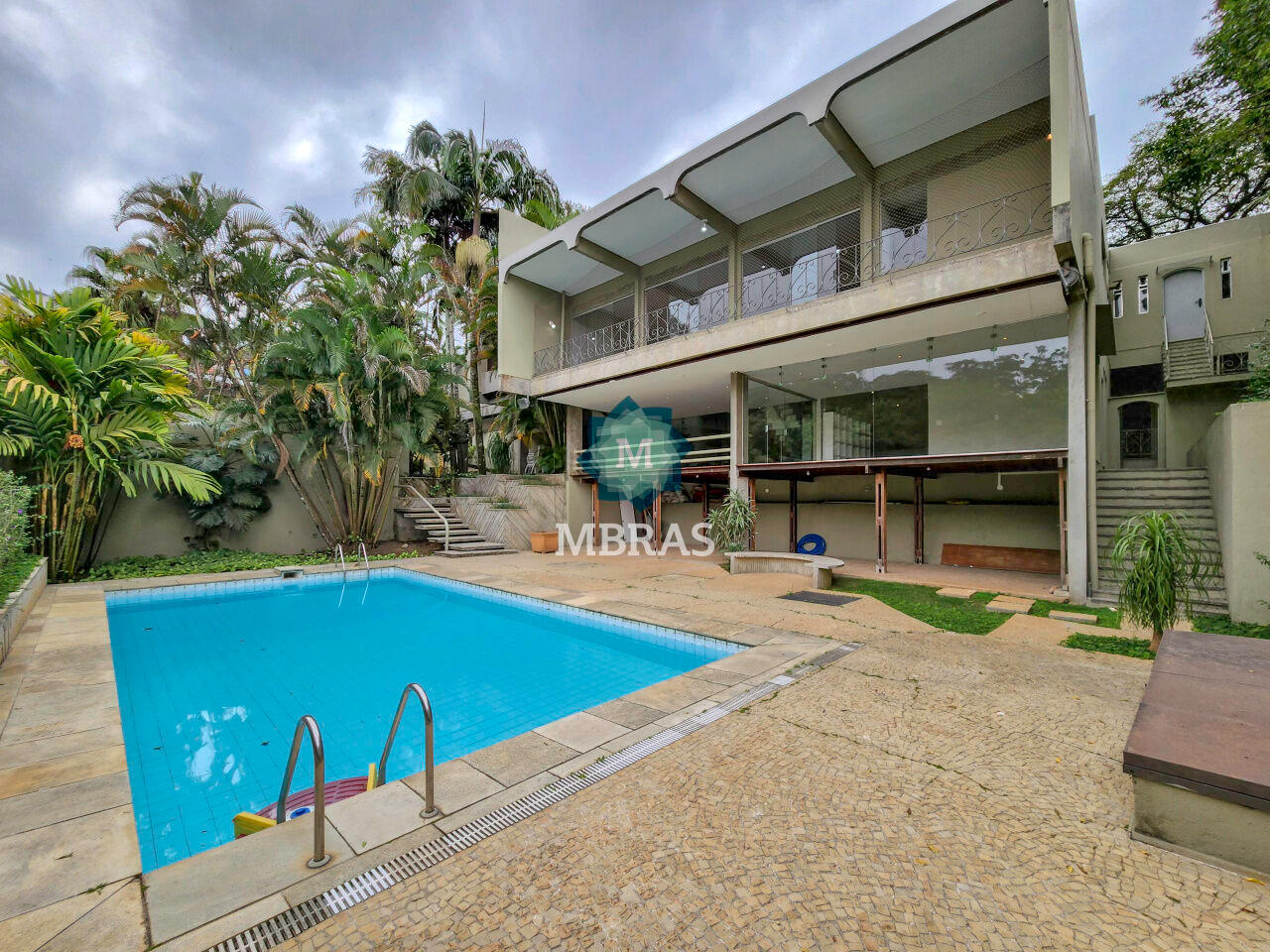 Casa em rua fechada no melhor do Cidade Jardim
