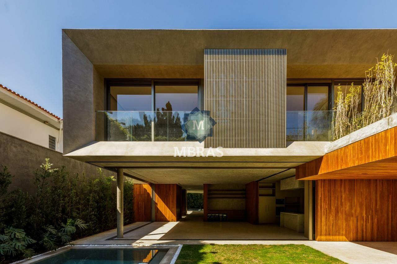 Residência contemporânea exclusiva no coração do Jardim América