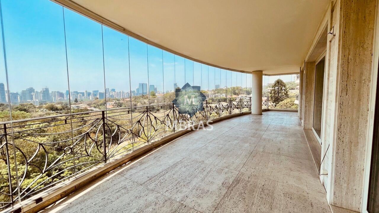Magnífico apartamento em condomínio imponente neoclássico com linda vista verde livre.