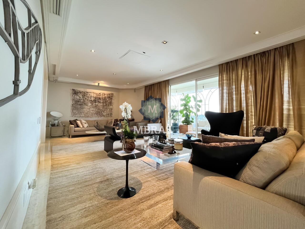 Apartamento em andar alto, acabamento impecável, na região mais valorizada do Panamby