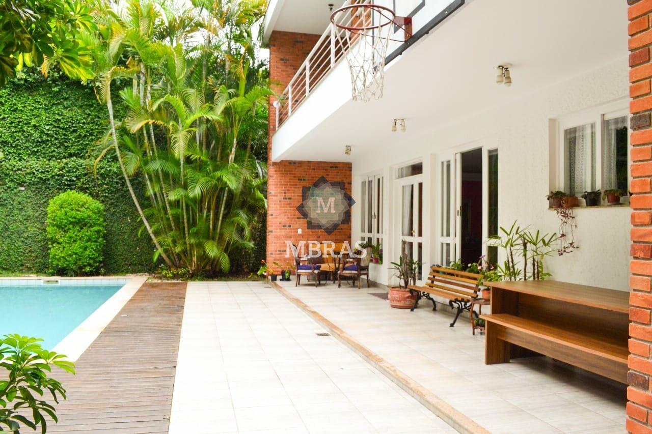 Casa no Jardim Guedala- 3 andares, 4 suítes, piscina e Sauna.