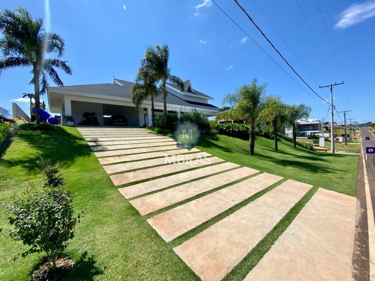 Casa de altíssimo padrão em luxuoso condomínio as margens da Represa de Jurumirim