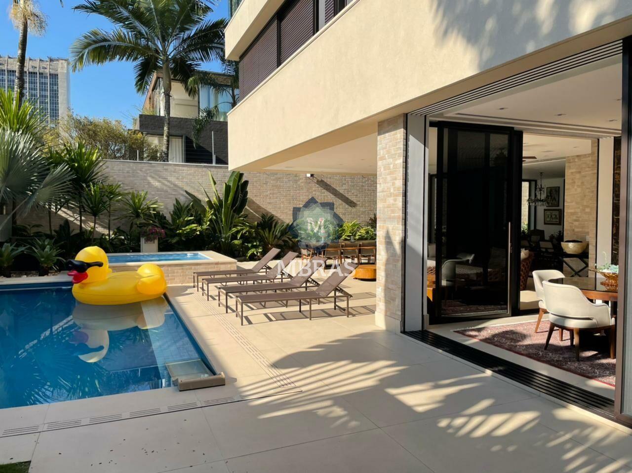 Casa única em condomínio exclusivo no Jardim Europa