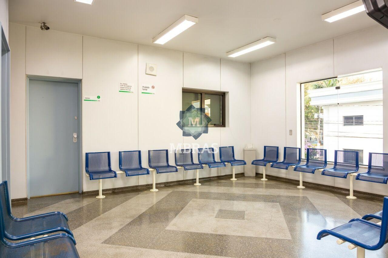 PRÉDIO COMERCIAL DE ESQUINA | SERVIÇOS DE SAÚDE | CLÍNICAS