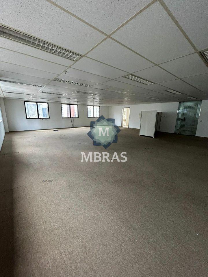 Conjunto comercial no Edifício YKK Consolação.