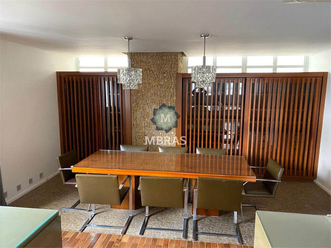 Lindo apartamento nos Jardins e próximo ao Colégio Dante Aleghieri.