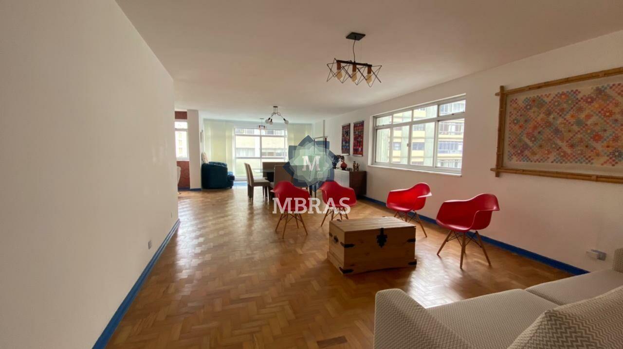 Apartamento reformado na Alameda Jaú.