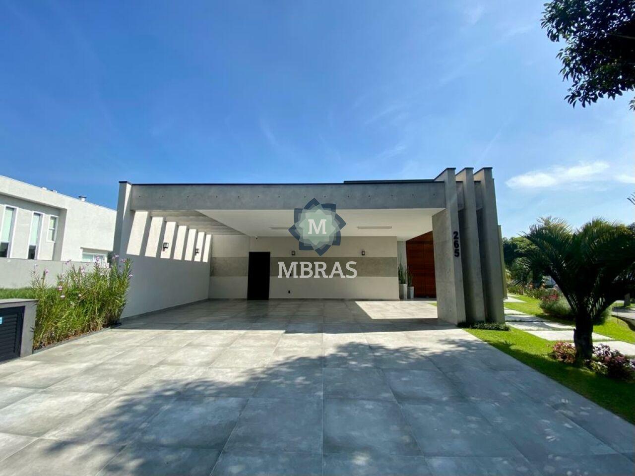 Belíssima casa térrea de esquina na Granja Viana