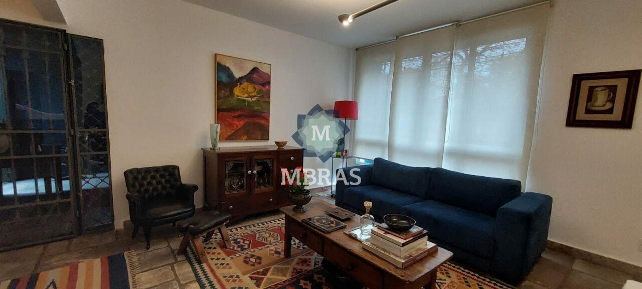 Oportunidade Única: Casa Recém Reformada Próxima ao Shopping Iguatemi e Clube Pinheiros
