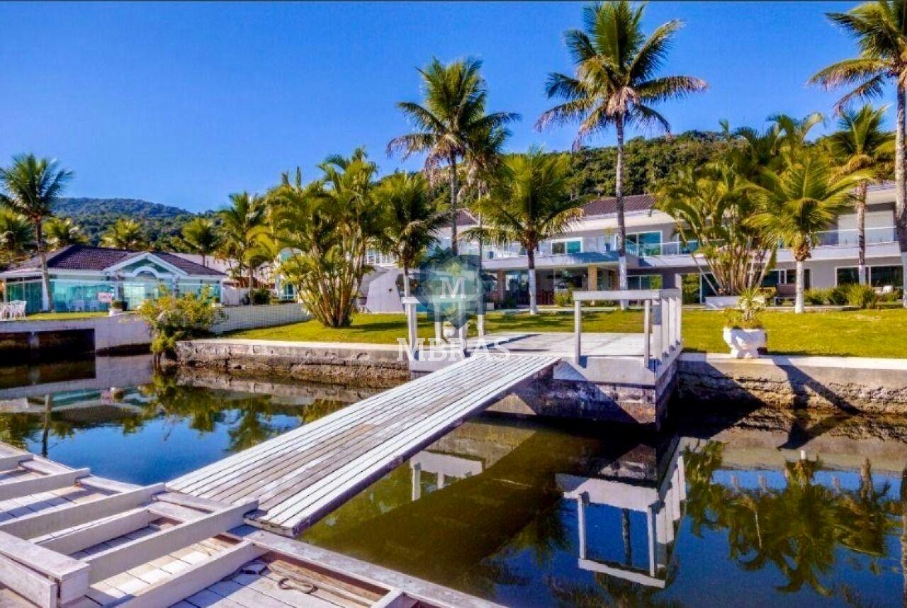 Linda Casa de Praia em Condomínio