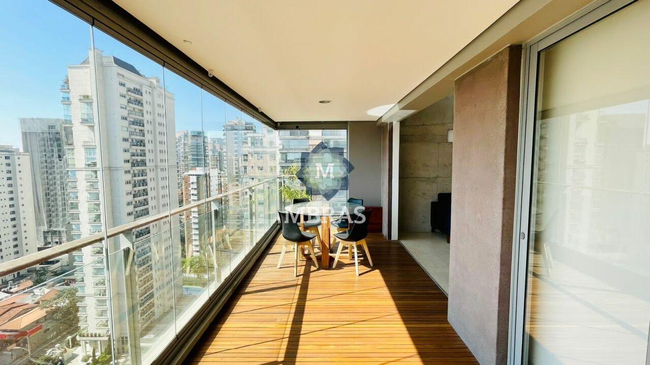 Sofisticado duplex em condomínio de prestígio na Vila Nova Conceição.