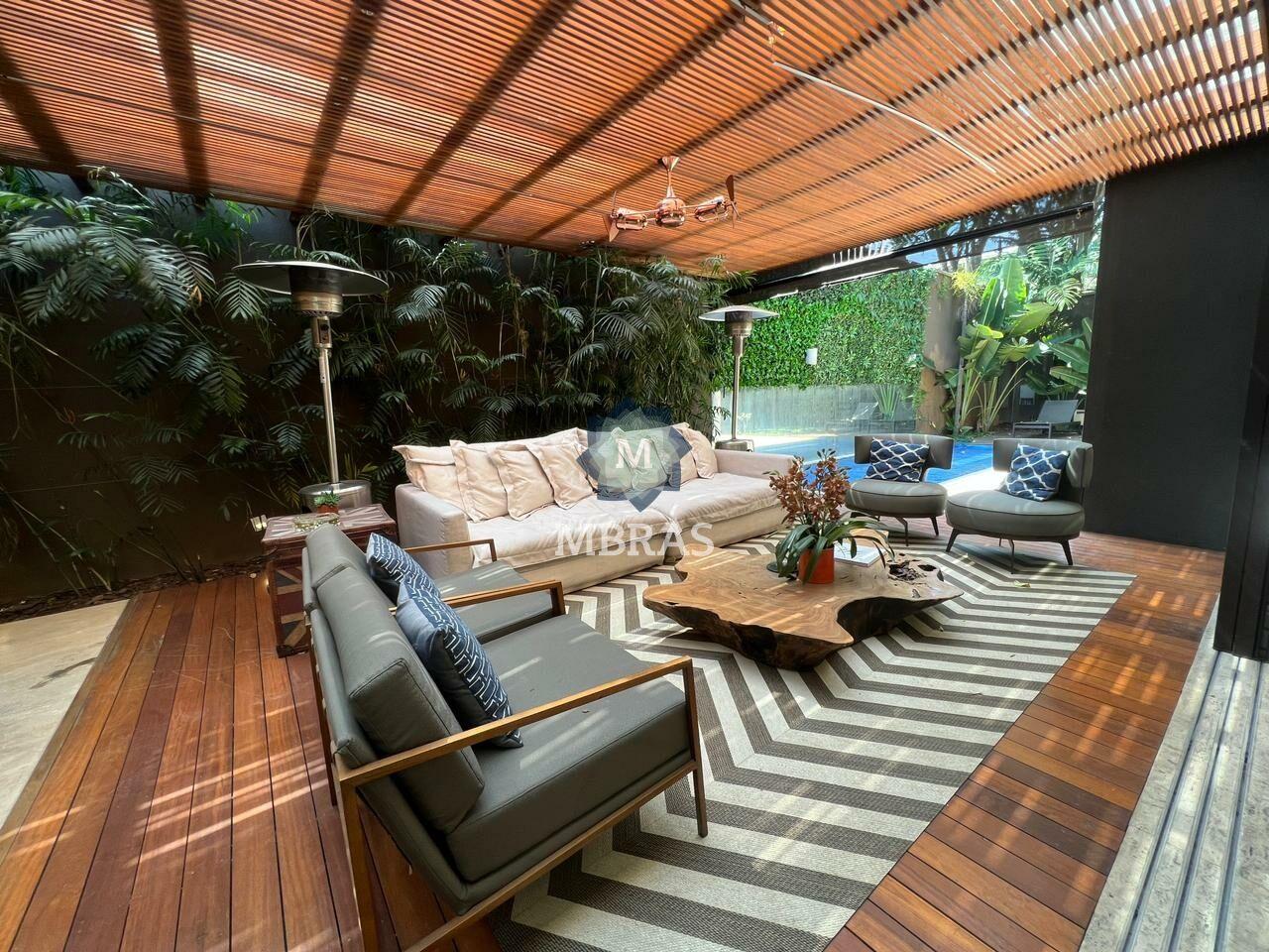 Elegância, Privacidade e Natureza em localização estratégica no Jardim América