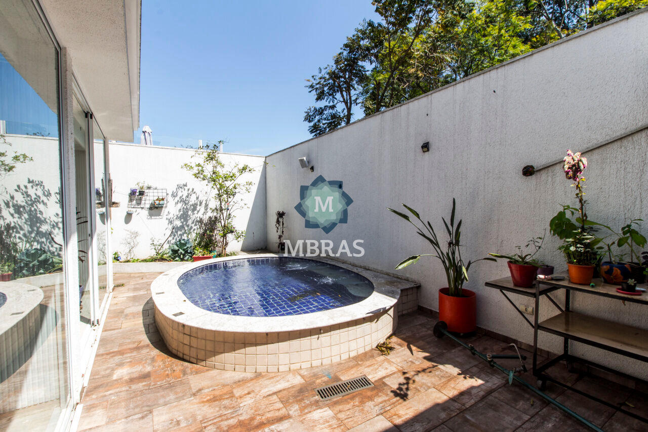 Residência Espaçosa em Alphaville: O Lar dos Seus Sonhos