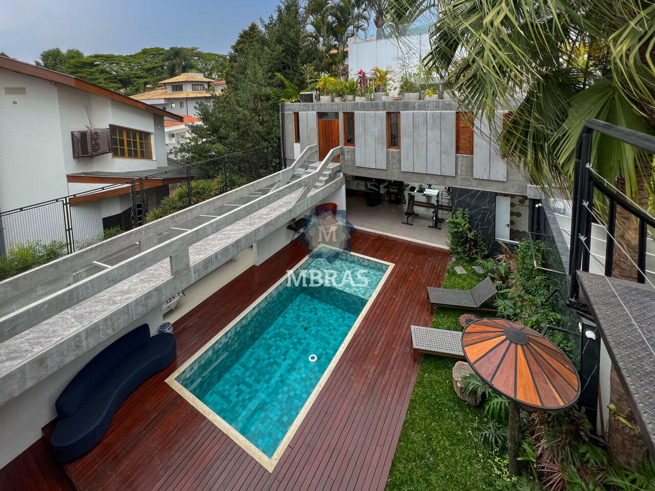 Casa contemporânea no melhor do Cidade Jardim