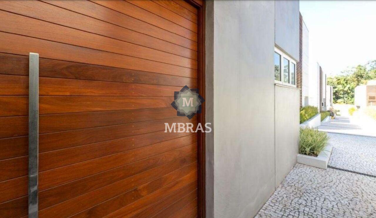 Casa Recém-Entregue: Luxo e Conforto em Condomínio Privado.