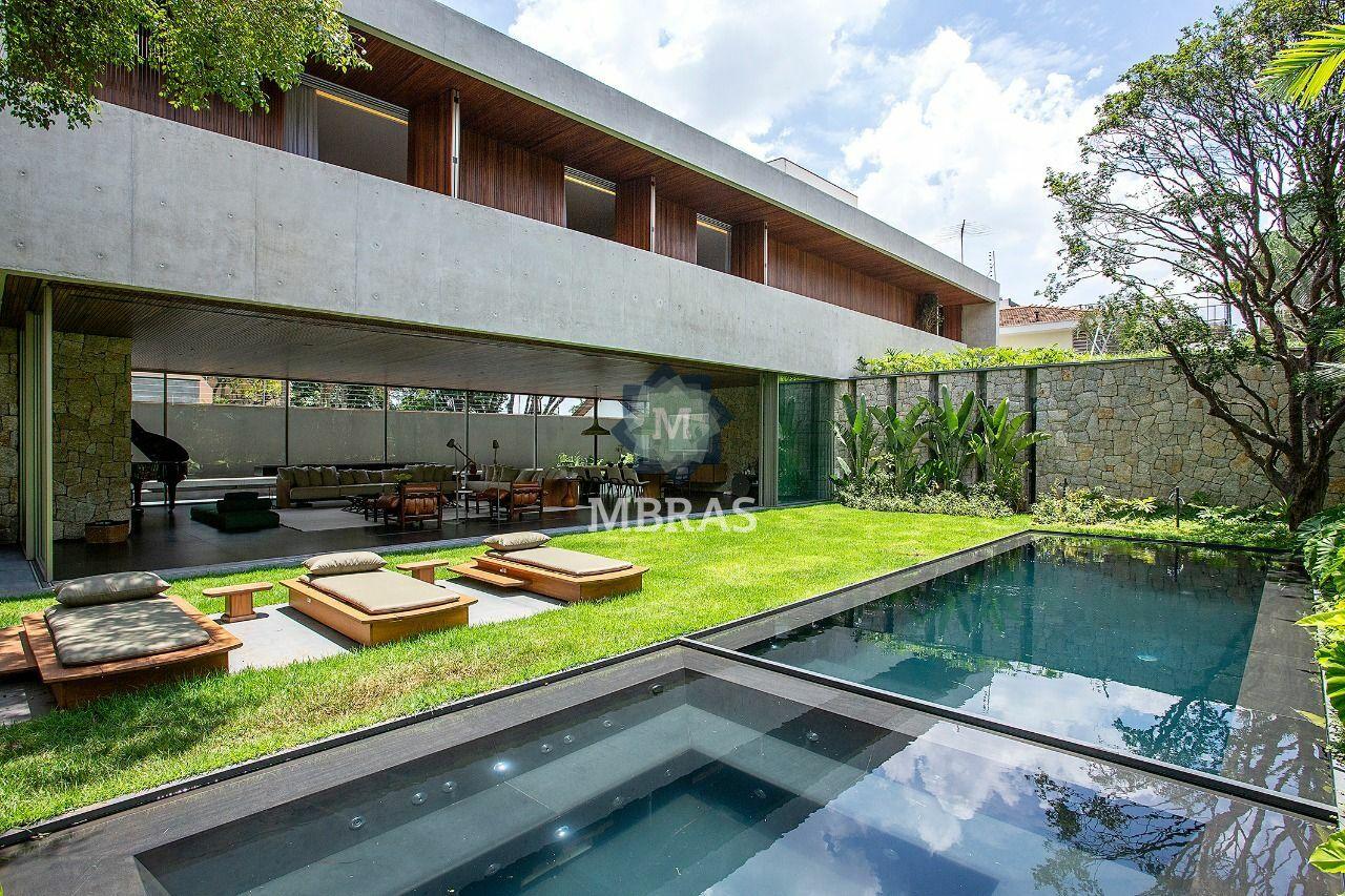 Residência projetada por Gui Mattos no Alto de Pinheiros: Sofisticação e Conforto em cada detalhe.