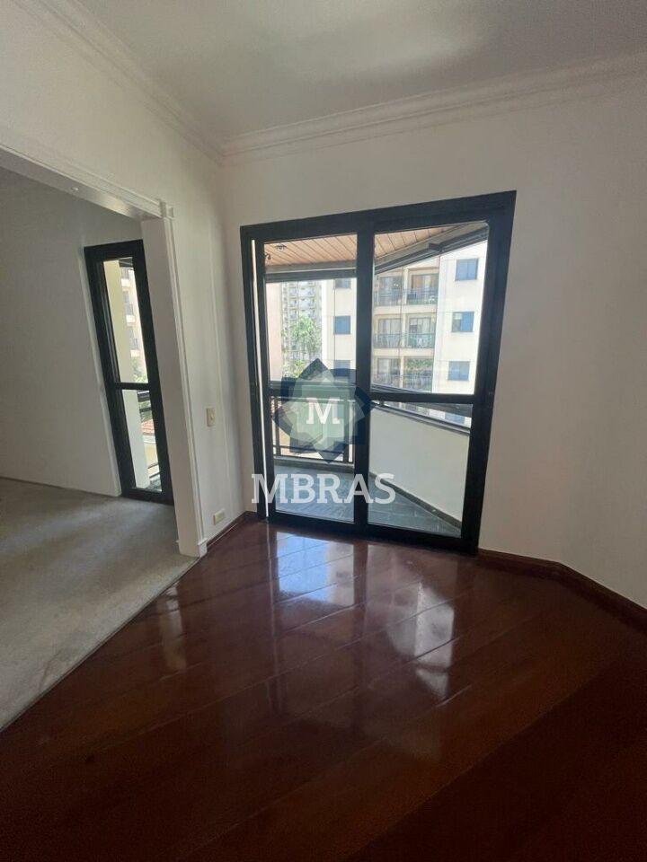 Apartamento clássico em prédio arborizado | Moema Pássaros