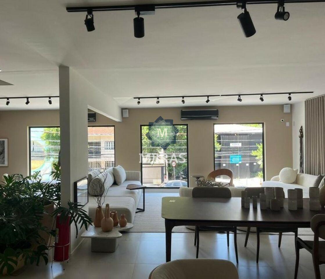 Casa comercial de esquina no Jardim América