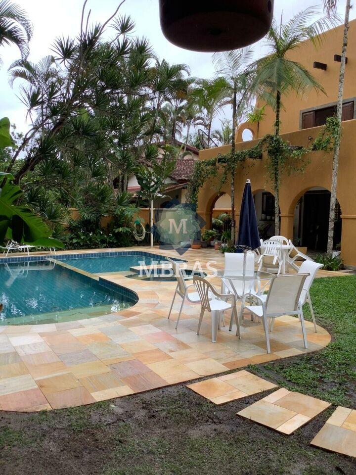 Casa com 5 suítes em Riviera de São Lourenço