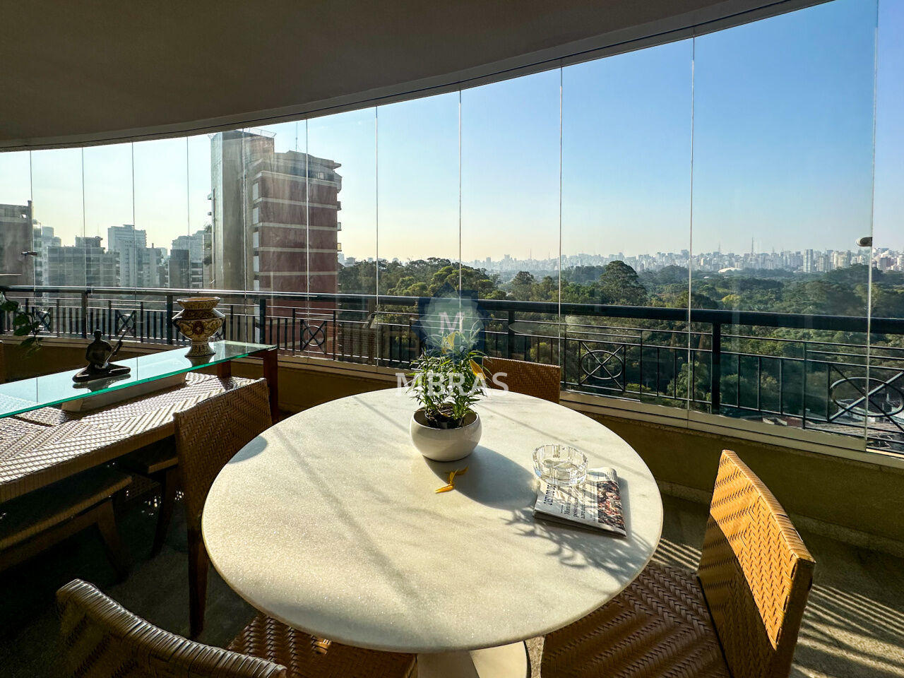 EXCELENTE APARTAMENTO DE ALTO PADRÃO COM VISTA LIVRE PARA O PARQUE IBIRAPUERA