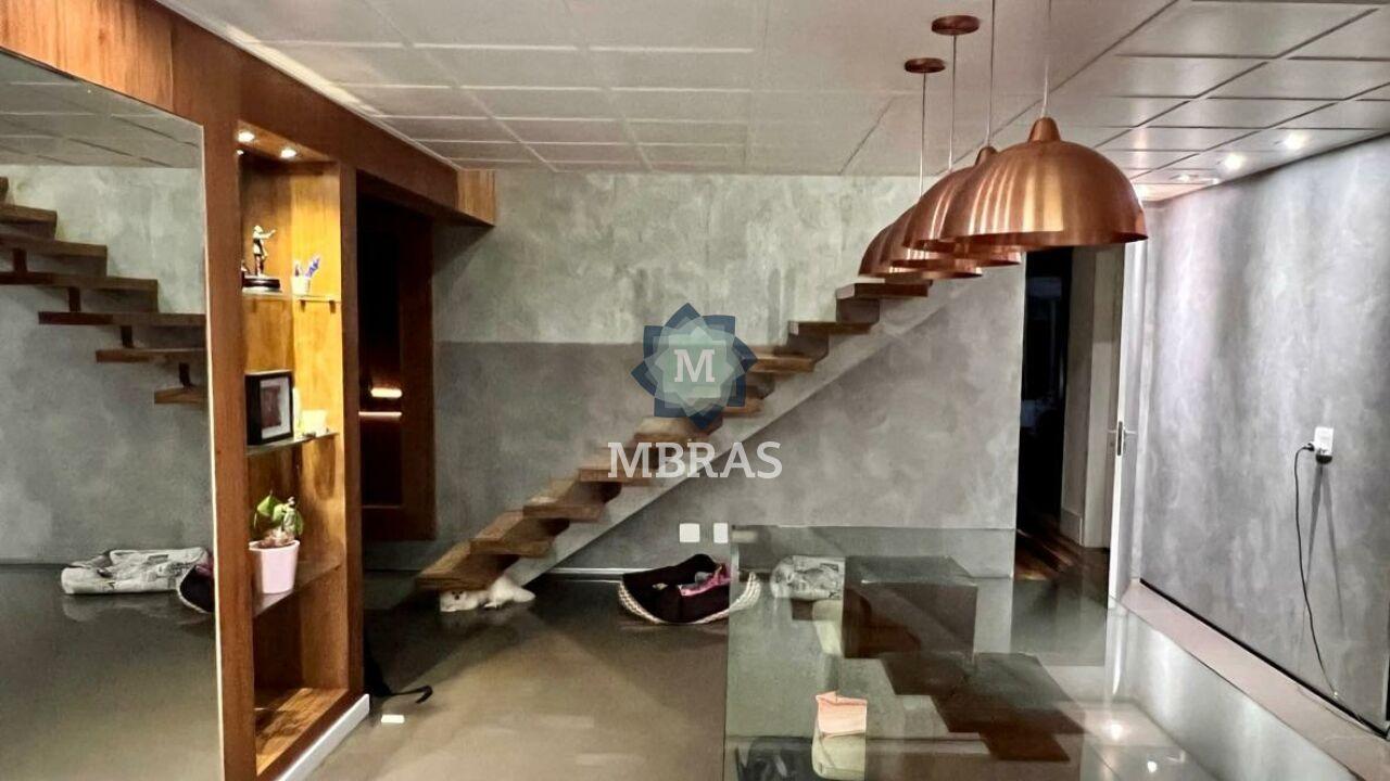 Lindo apartamento com pé direito duplo