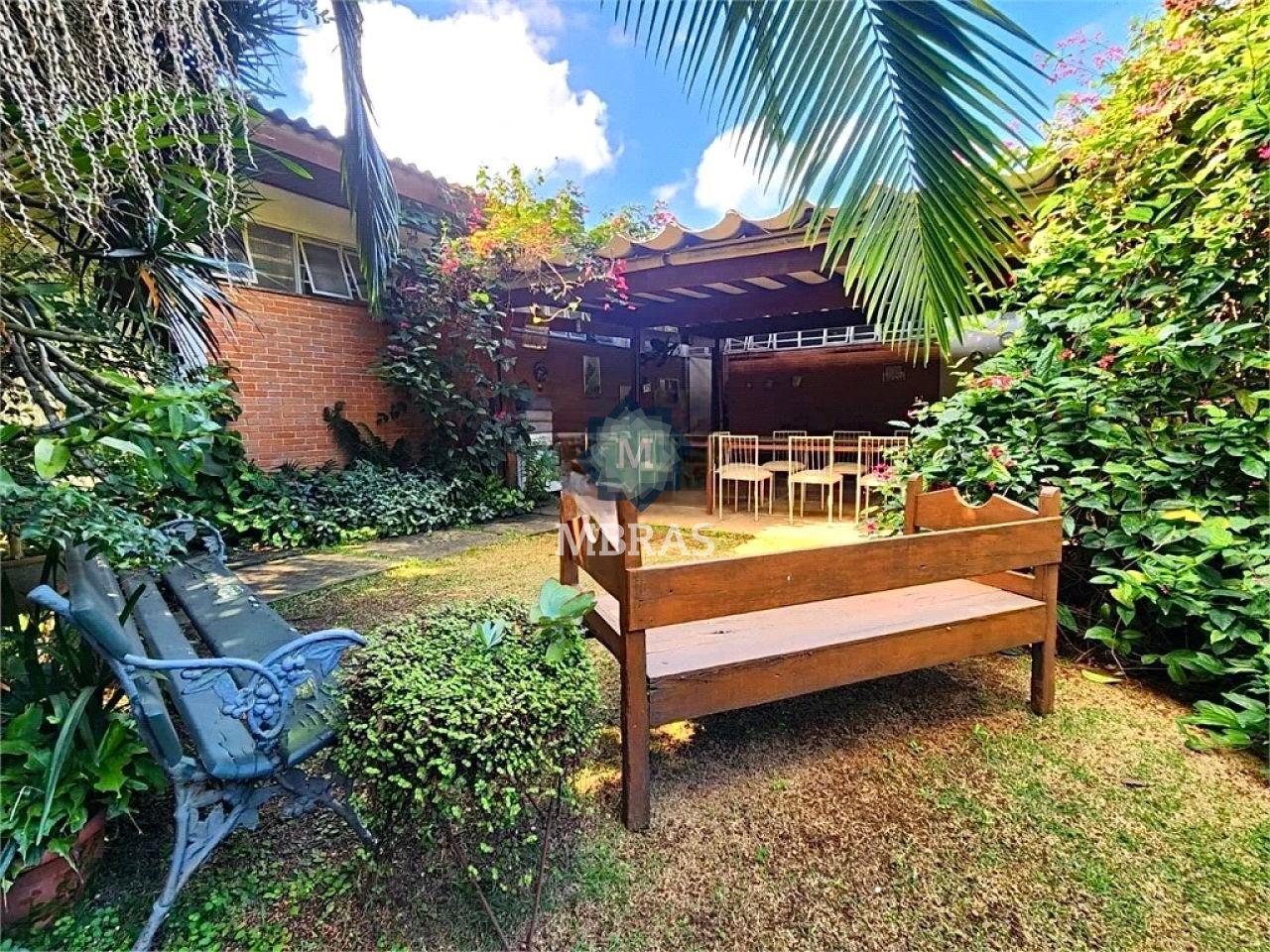 CASA ALTO DE PINHEIROS - 361m² - 6 DORM. - 5 VAGAS