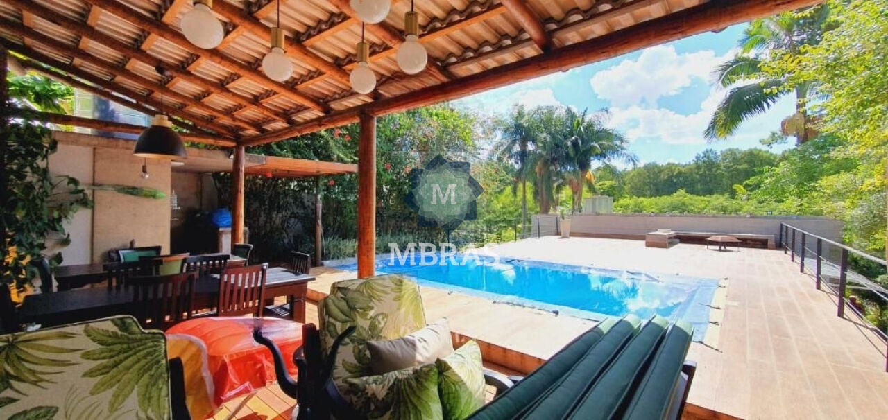 Charmosa casa em área residencial tranquila