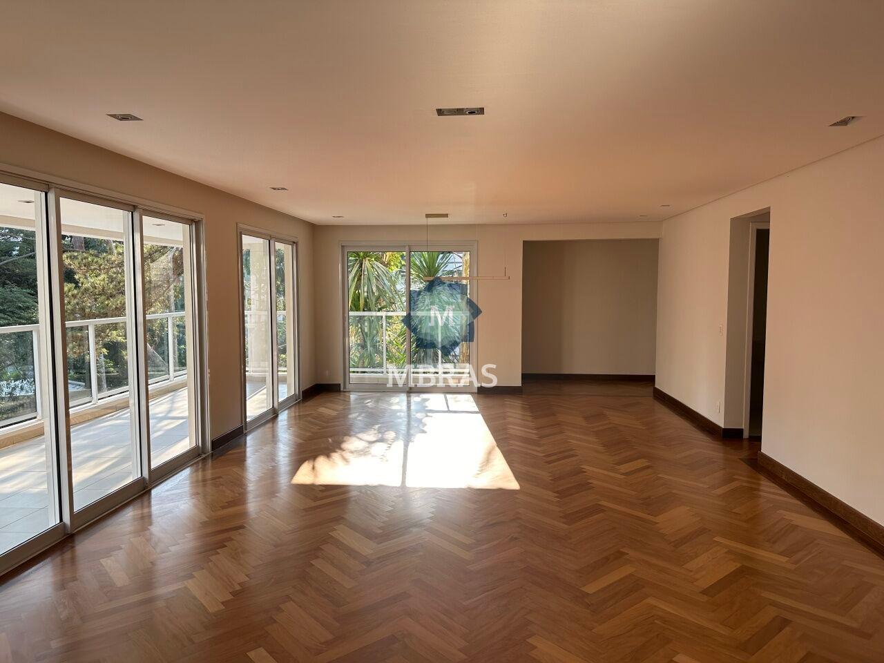 Espaçoso apartamento na zona sul de São Paulo