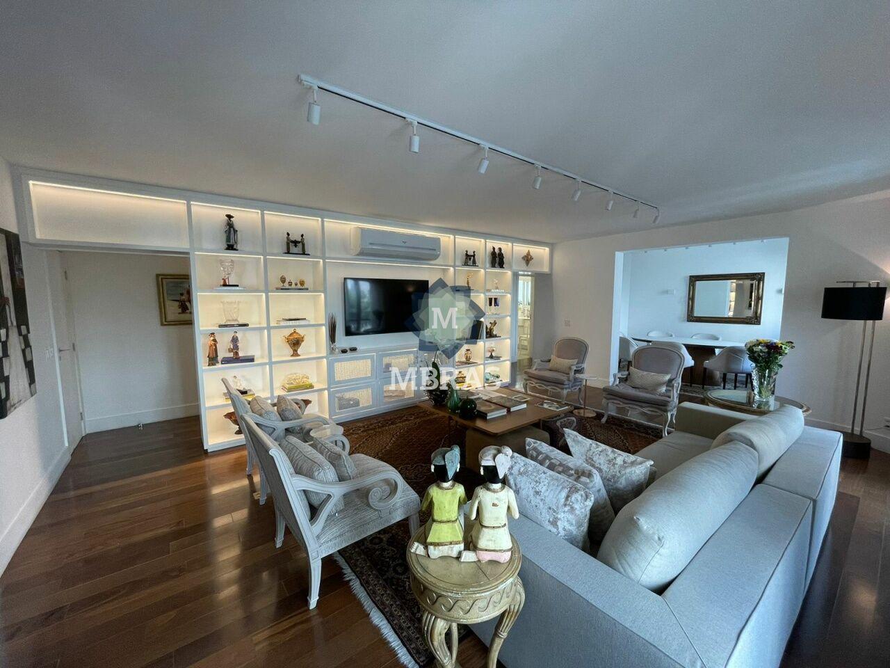 Apartamento reformado na Al. Lorena