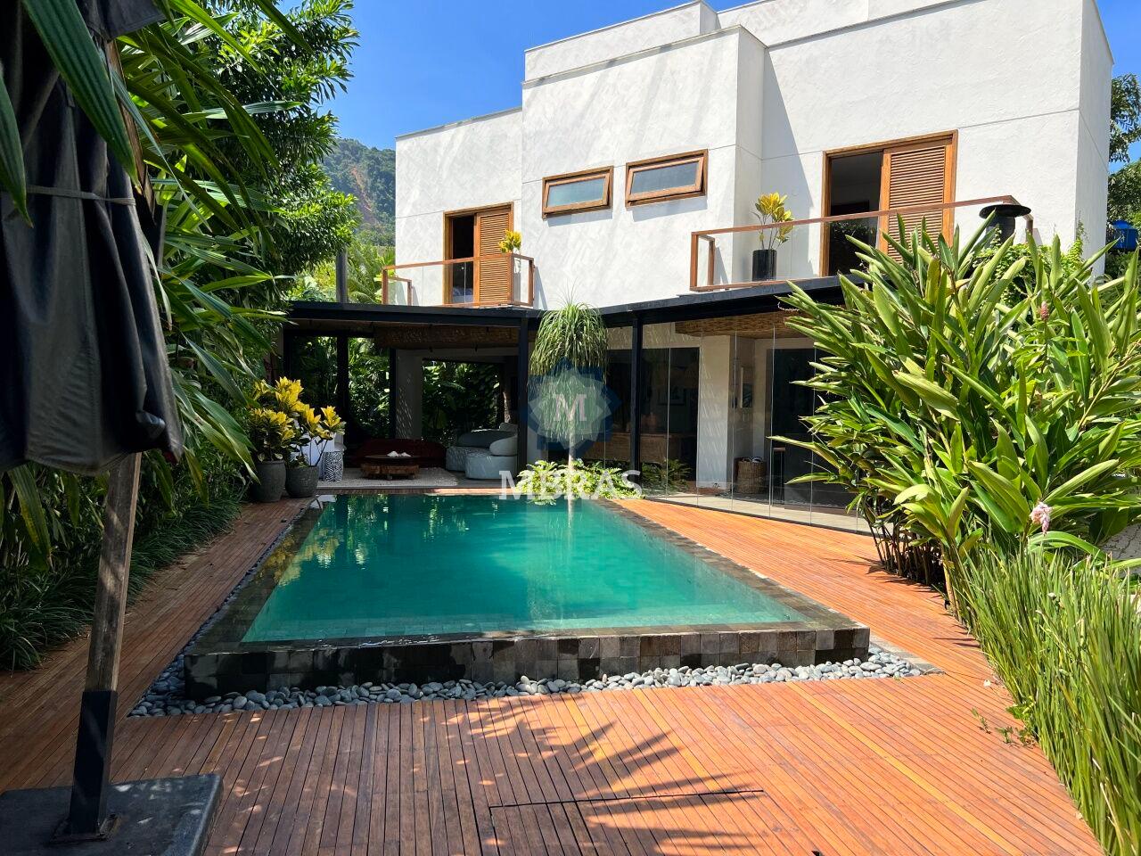 Charmosa Casa Pé na Areia