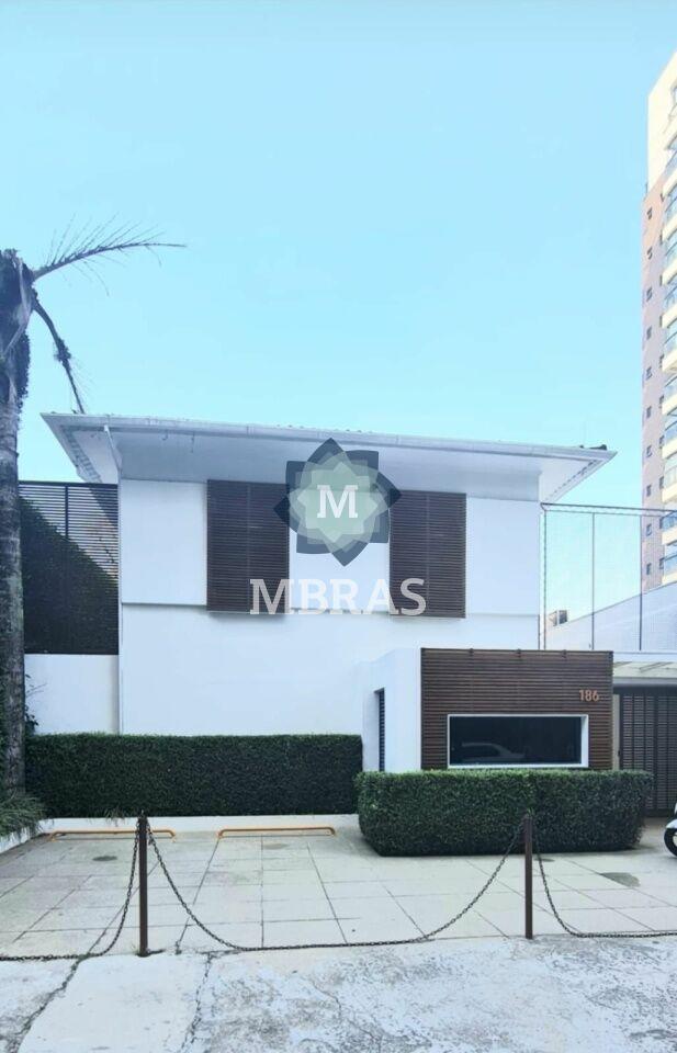 Casa em Moema, uma das regiões mais desejadas de São Paulo.