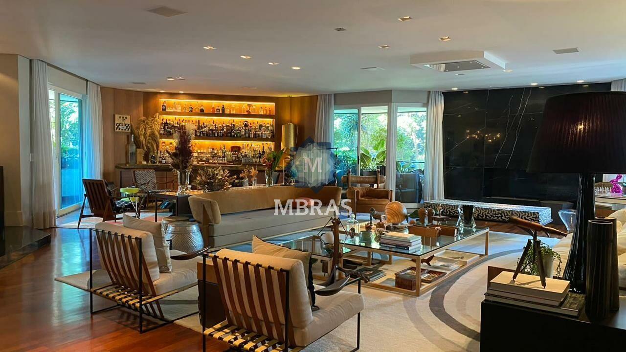 Apartamento reformado em prédio icônico proximo ao Parque Ibirapuera.