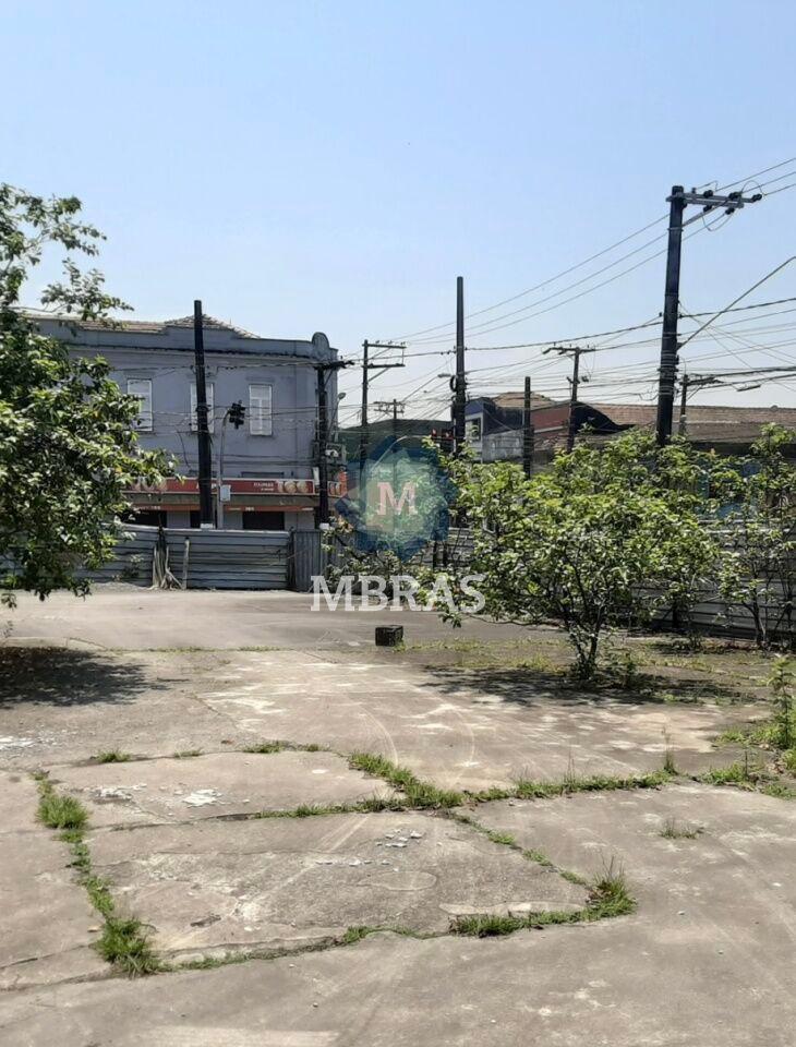 Terreno plano, com uso tanto comercial quanto residencial, disponível para venda