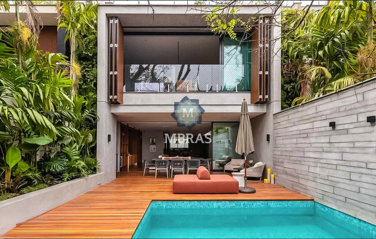 Belíssima casa de condomínio, debruçada no  Parque Villa- Lobos